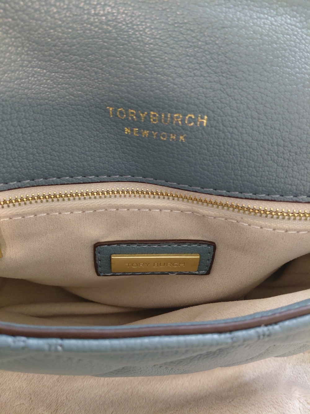 Quilted Teal Shoulder Bag with Gold Chain - Picture 6 of 7